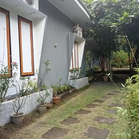 Tangkoko Ranger Homestay Bitung Exterior photo